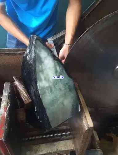 重慶翡翠原石加工工廠(chǎng) 精湛技藝與優(yōu)質(zhì)服務(wù)的完美結(jié)合與信息技術(shù)服務(wù)的全新思路